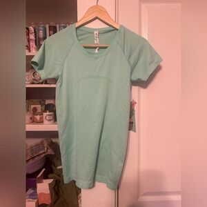 LIKE NEW LULULEMON Swiftly Tech short-sleeve shirt SZ 6 Mint